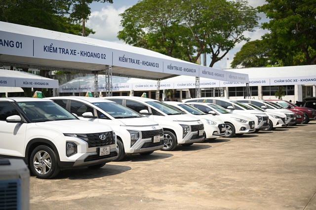 Bán chạy nhất Việt Nam 2023, Hyundai chạy tour chăm sóc khách hàng khắp cả nước - Ảnh 2.
